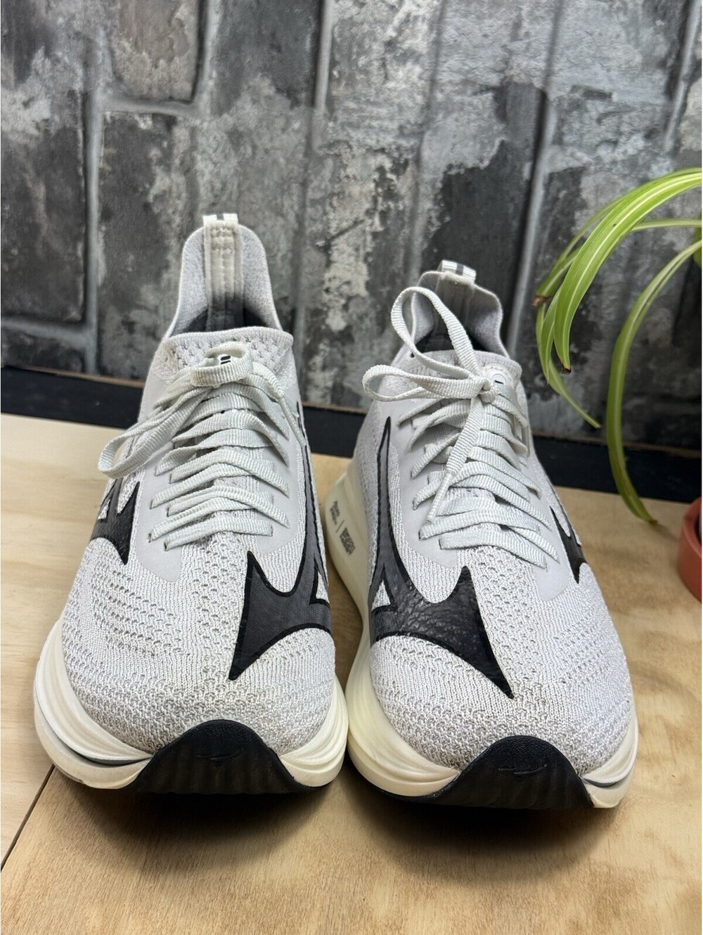 Mizuno Neo Zen Men's Gray/Black Low Top Lace-Up Athletic Sneaker J1GD258622 - Picture 4 of 7